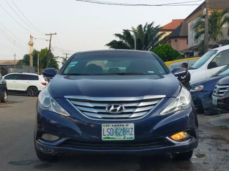 Hyundai Sonata   - 2012