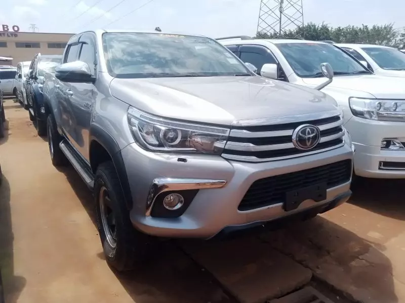 Toyota Hilux   - 2019
