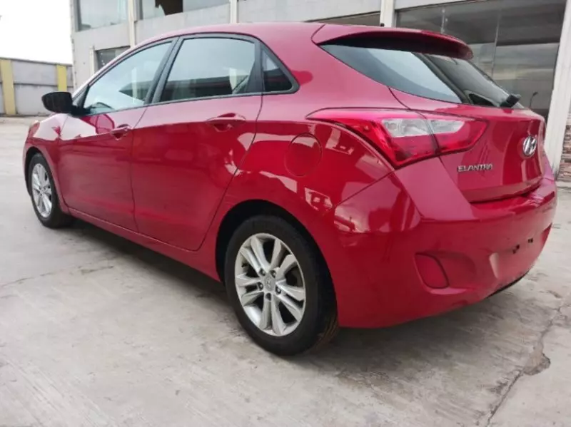 Hyundai Elantra   - 2013