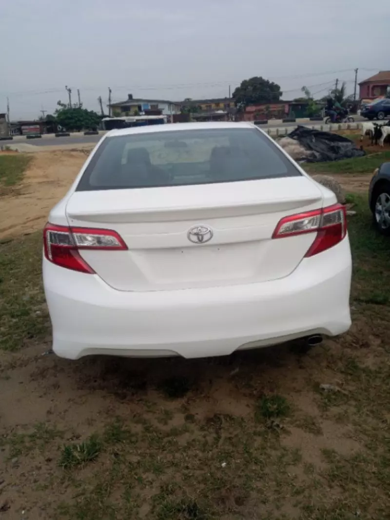 Toyota Camry   - 2014