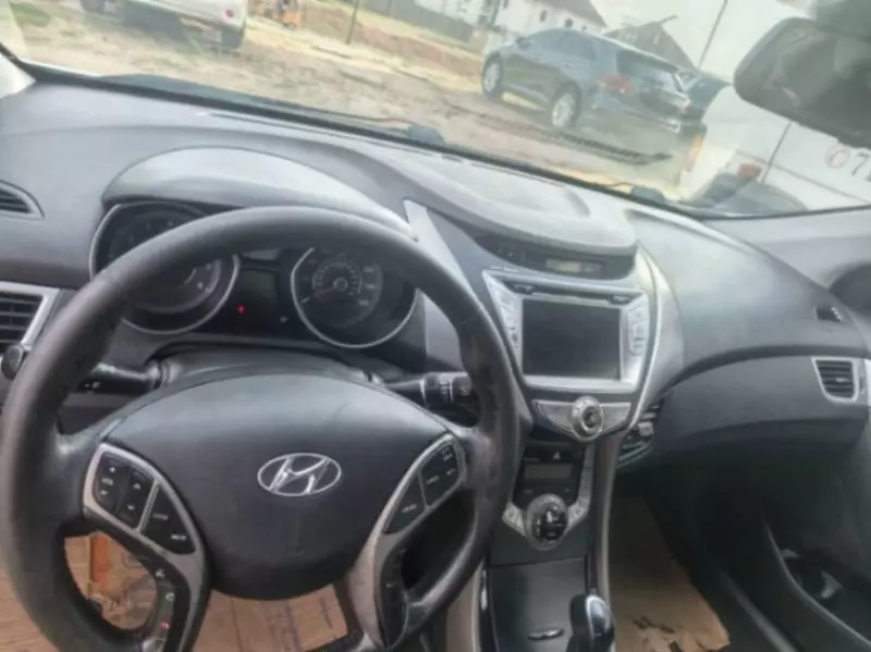 Hyundai Elantra   - 2013