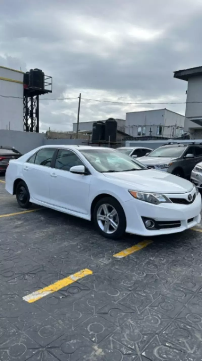 TOYOTA Camry - 2012