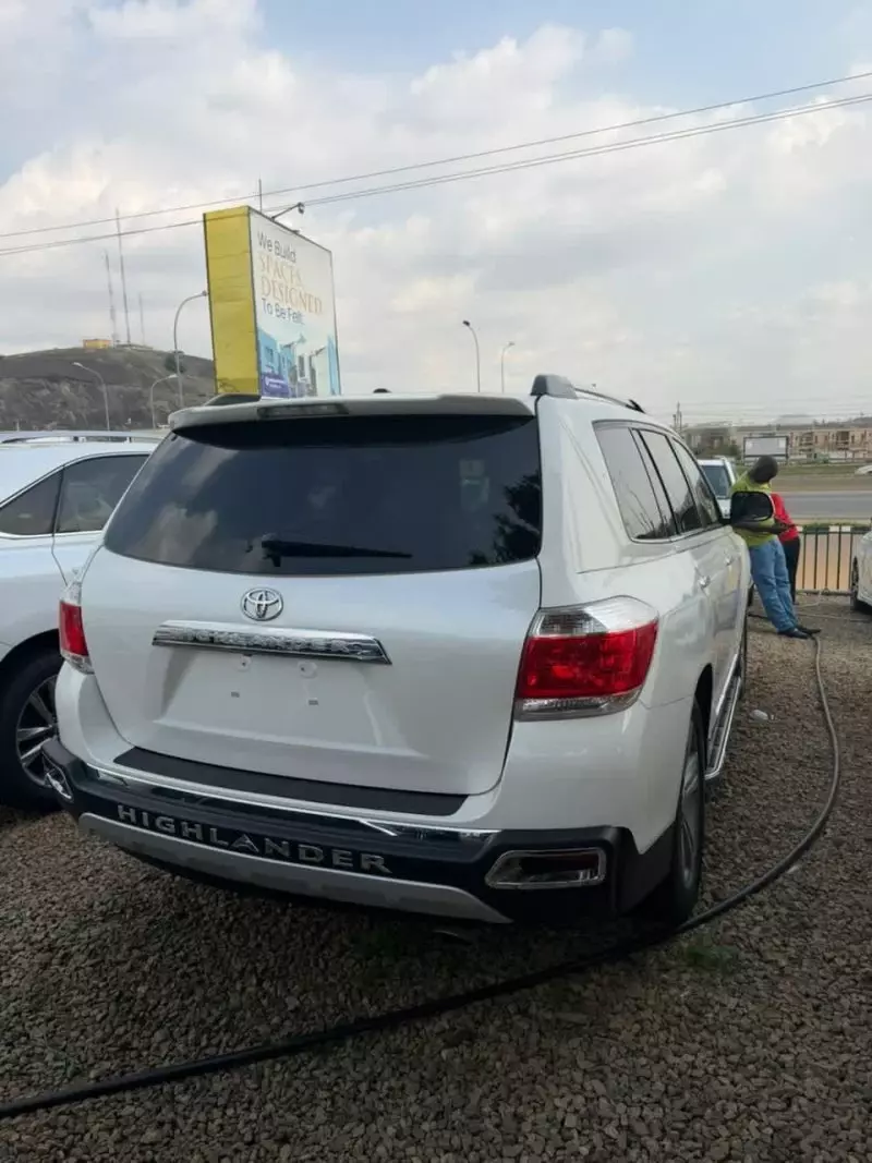 Toyota Highlander   - 2012