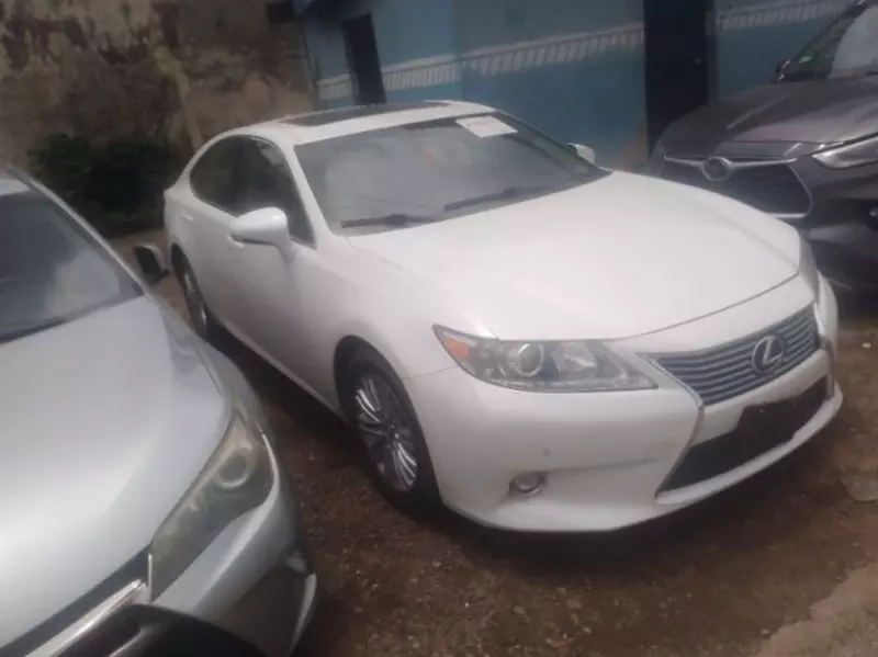 Lexus ES   - 2015