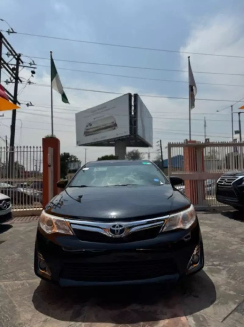 Toyota Camry   - 2014