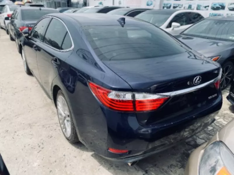 Lexus ES   - 2015