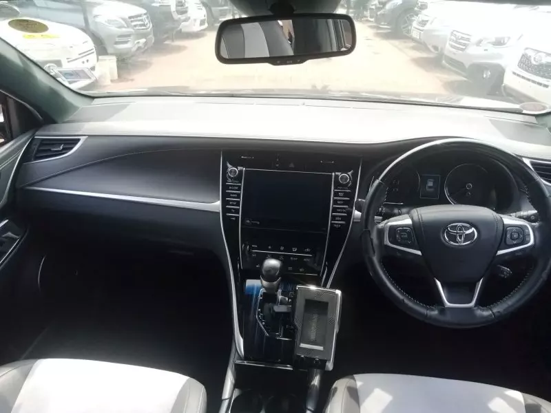 Toyota Harrier   - 2016