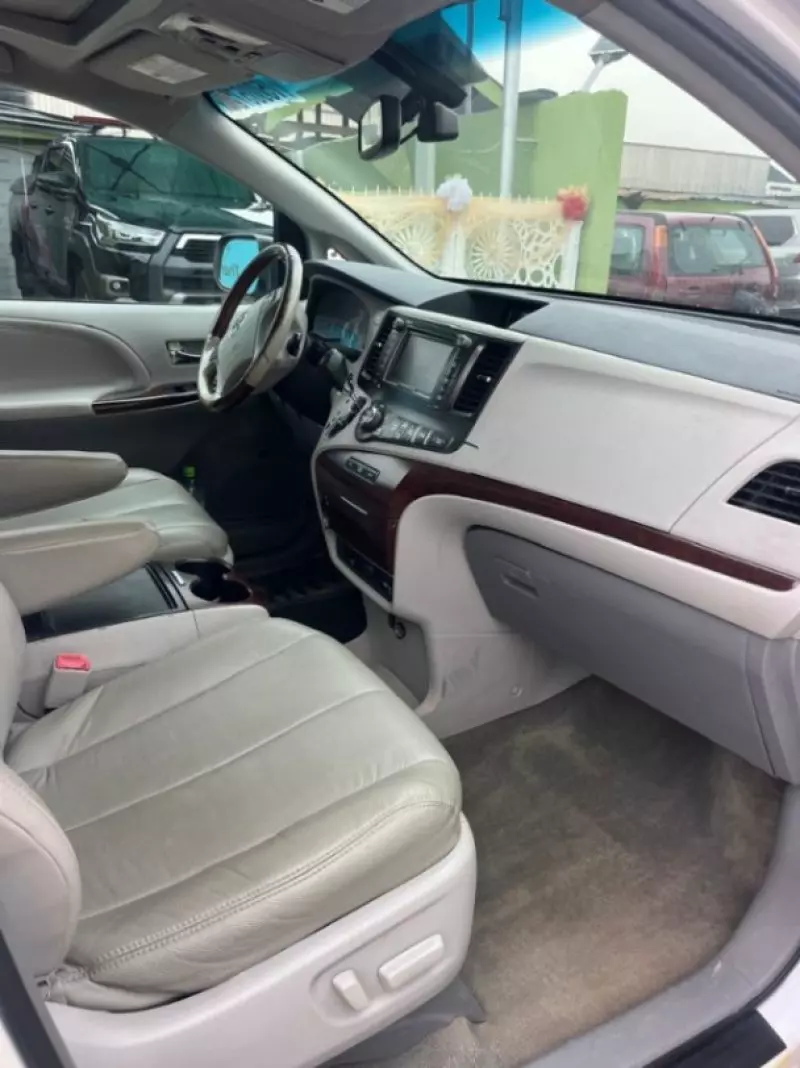 Toyota Sienna   - 2012