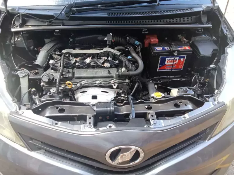 Toyota Vitz   - 2012