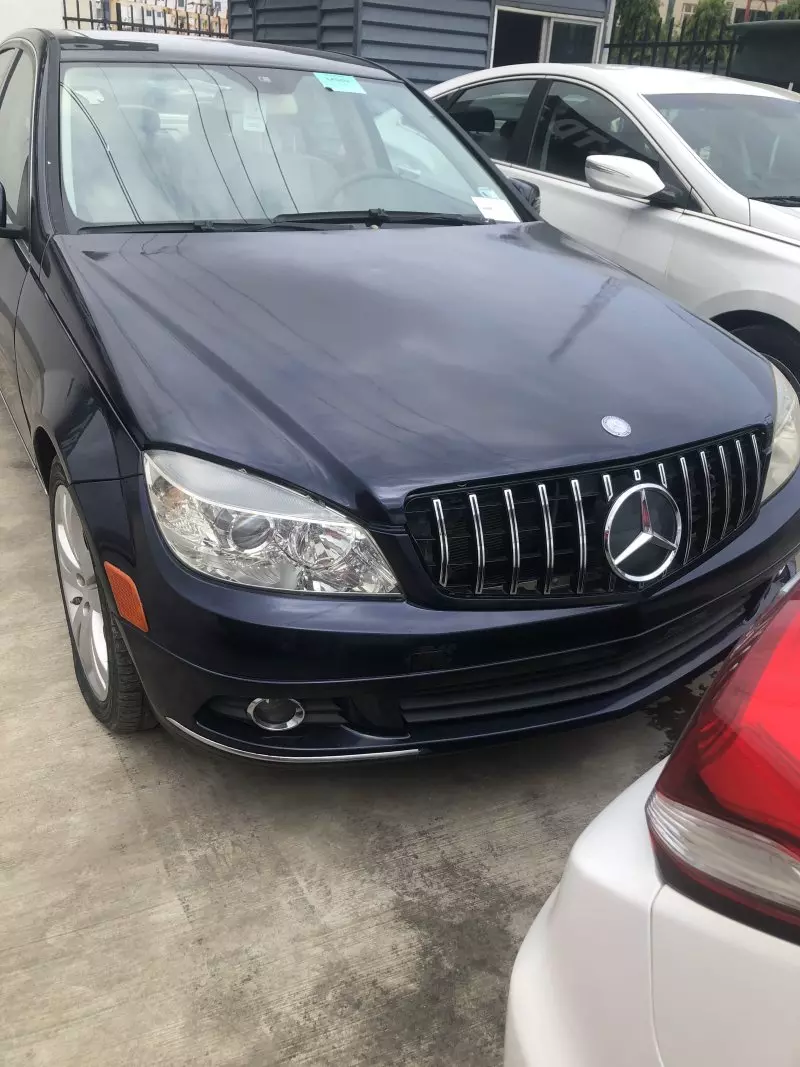 Mercedes-Benz 300   - 2010
