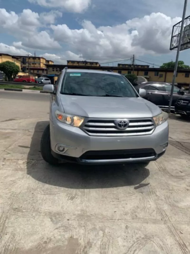 Toyota Highlander   - 2013