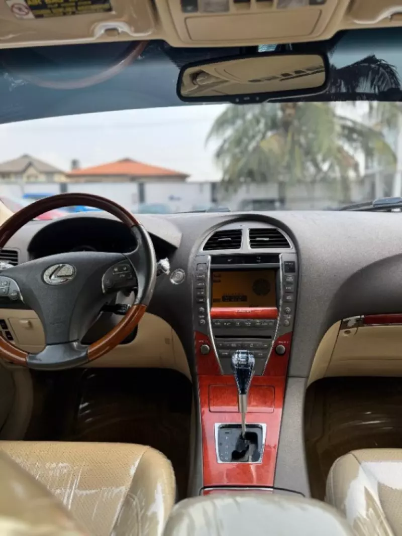 Lexus ES 350   - 2011
