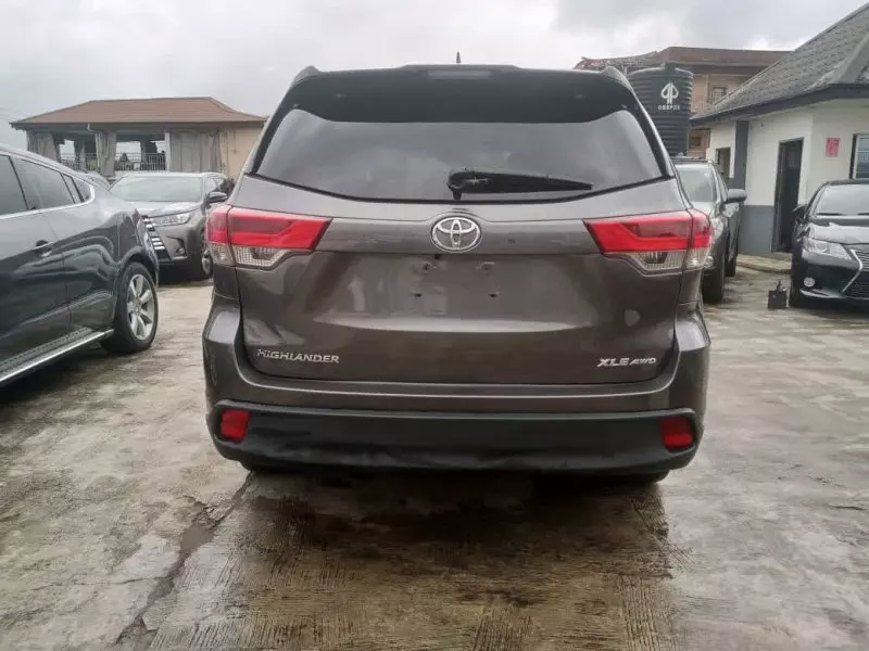 Toyota Highlander   - 2019
