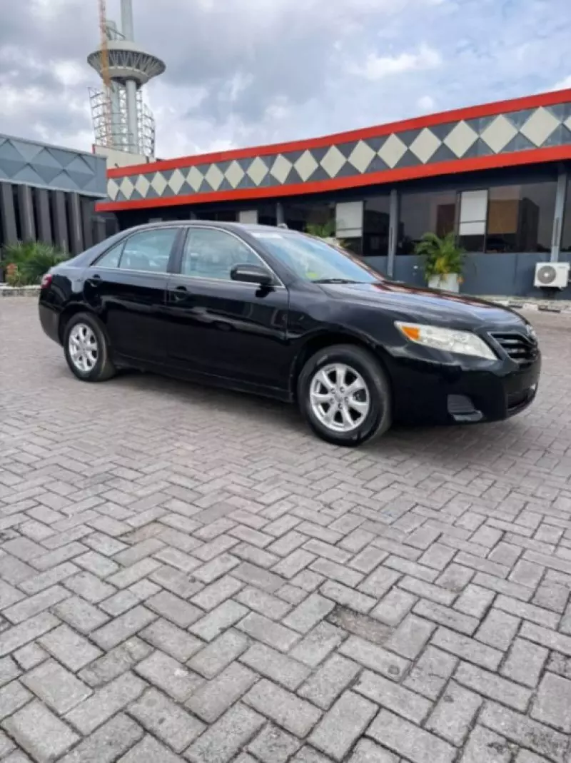 TOYOTA Camry - 2011