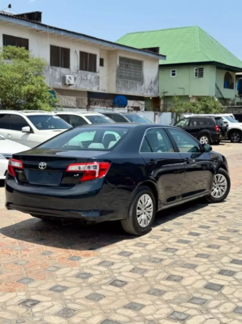 Toyota Camry   - 2013