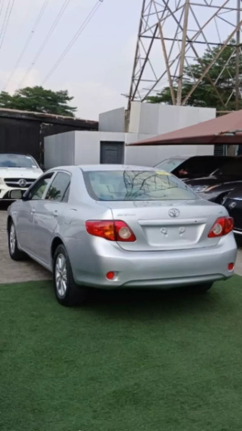 Toyota Corolla   - 2009