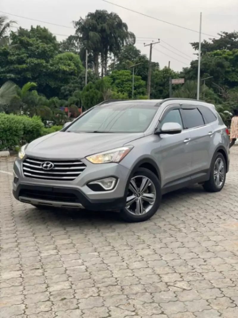 Hyundai Santa Fe   - 2016