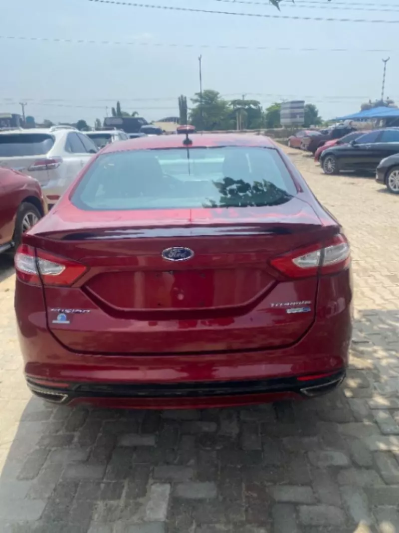 Ford Fusion   - 2016