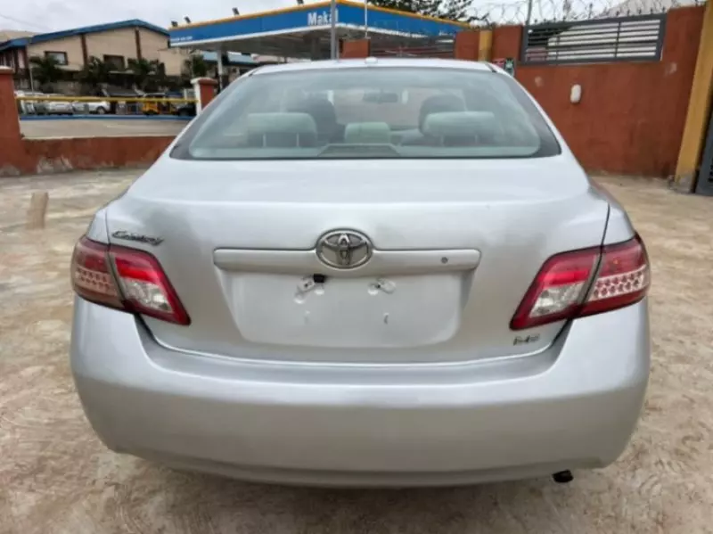 TOYOTA Camry   - 2010