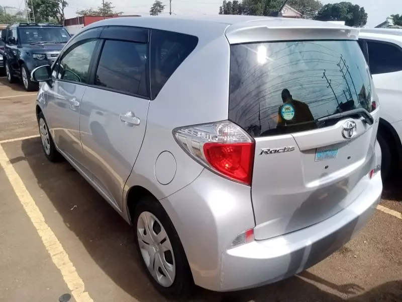 Toyota Ractis   - 2013