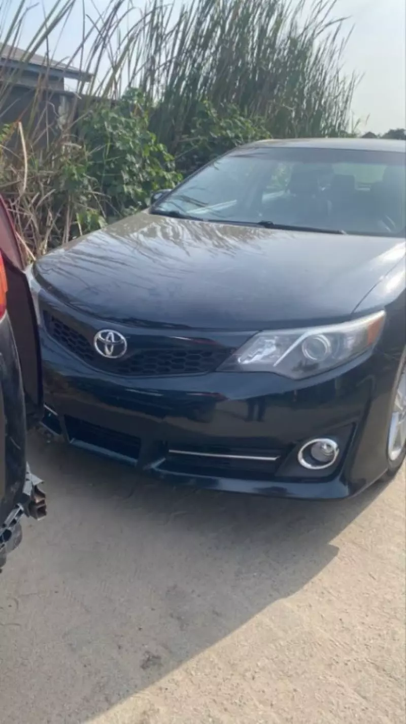 TOYOTA Camry - 2013