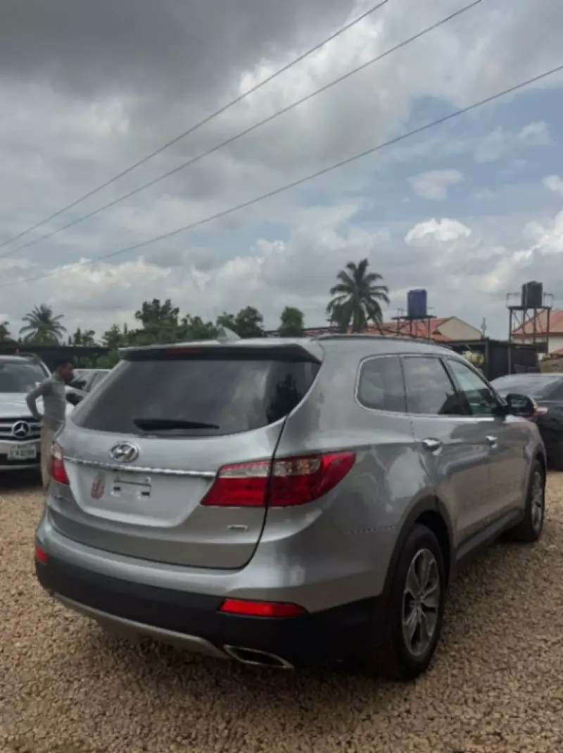 Hyundai Santa Fe   - 2014