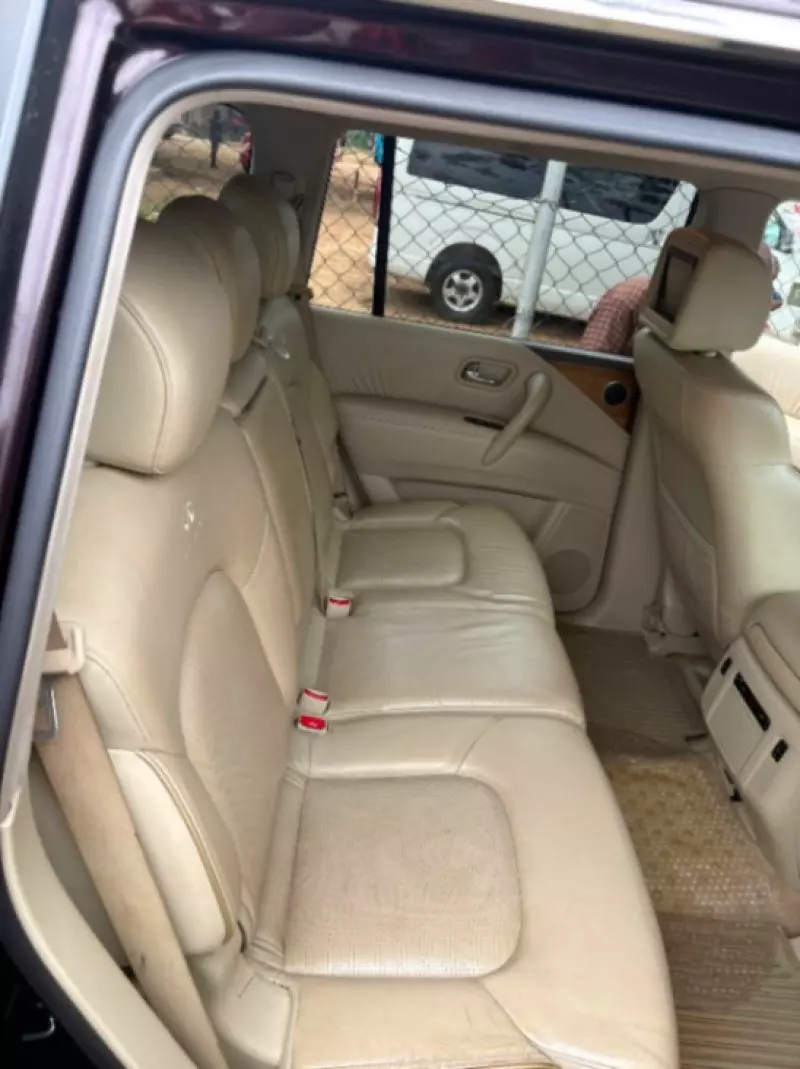 Infiniti QX56   - 2012