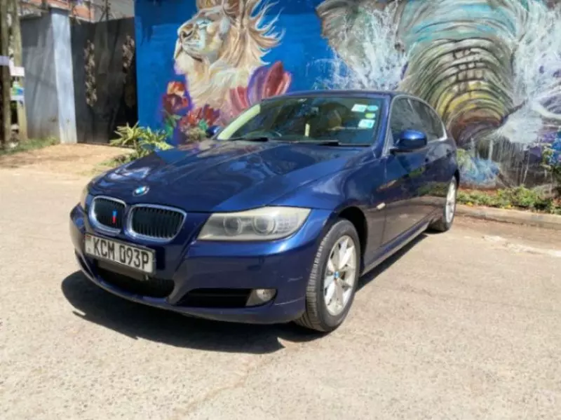 BMW 320i   - 2011