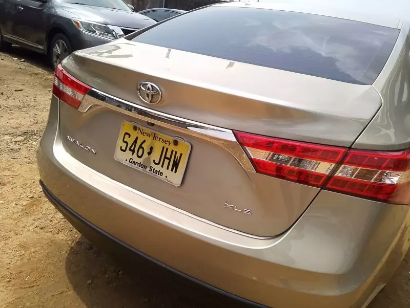 Toyota Avalon   - 2013