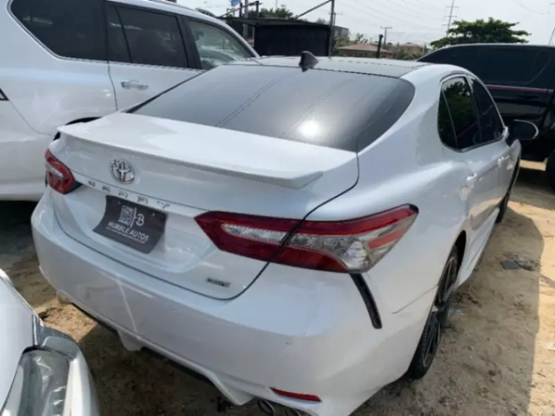 Toyota Camry   - 2018