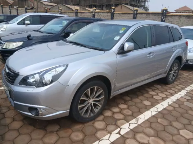 Subaru Outback   - 2012