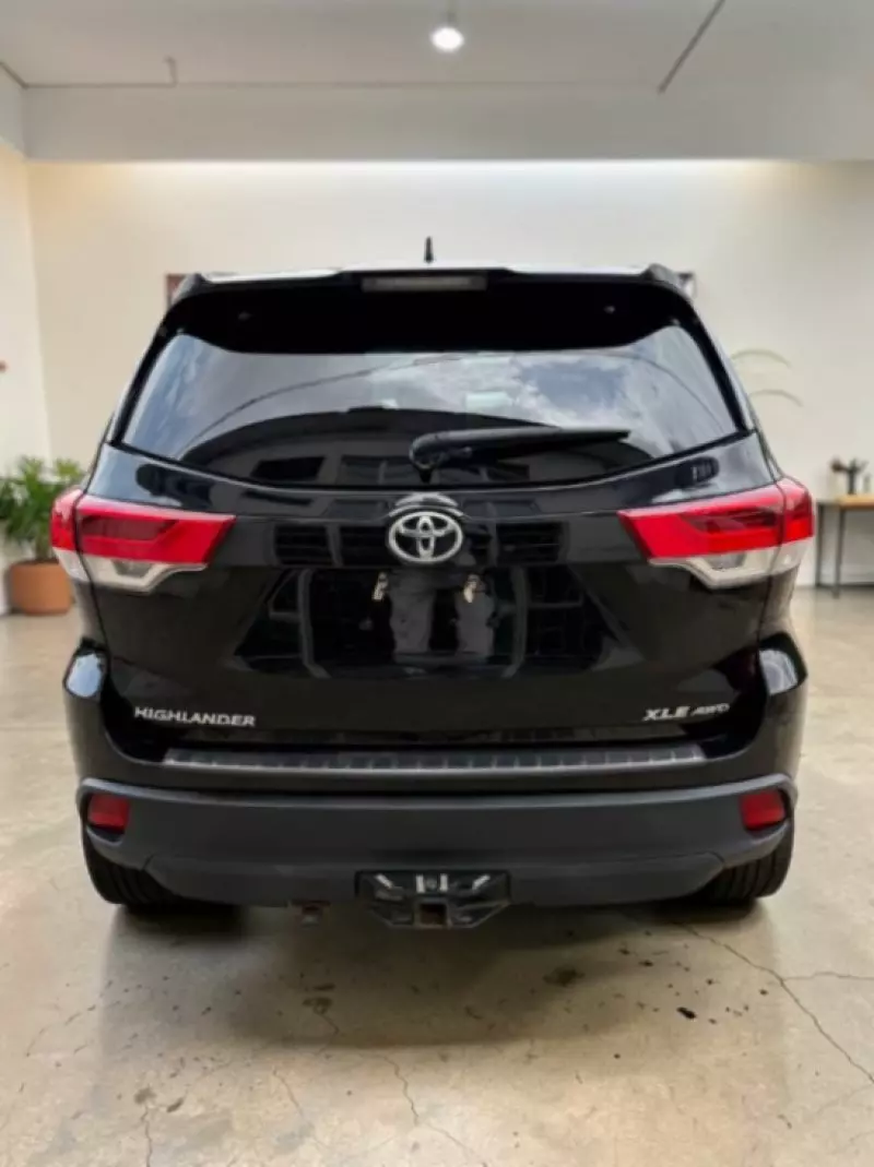 Toyota Highlander   - 2016