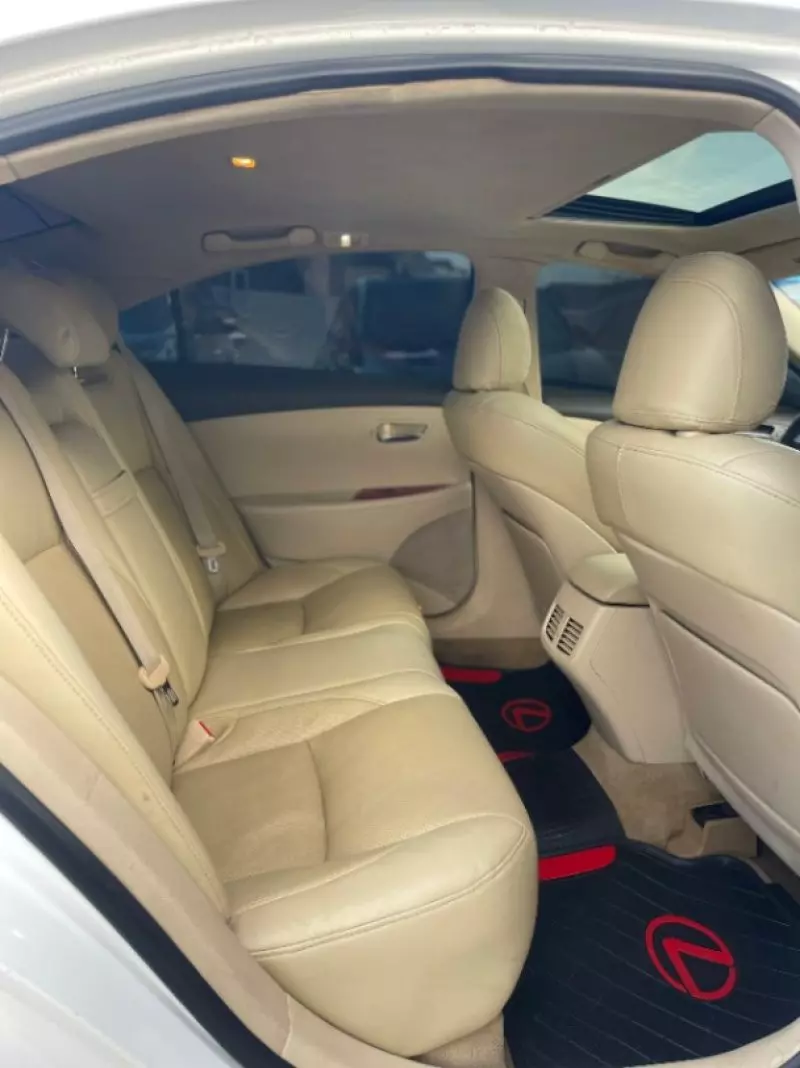 Lexus ES 350   - 2010