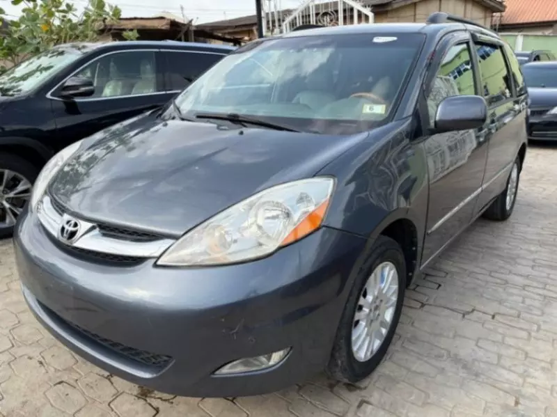 Toyota Sienna   - 2008