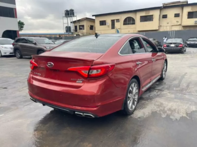 Hyundai Sonata   - 2015