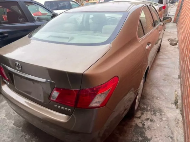 Lexus ES   - 2009