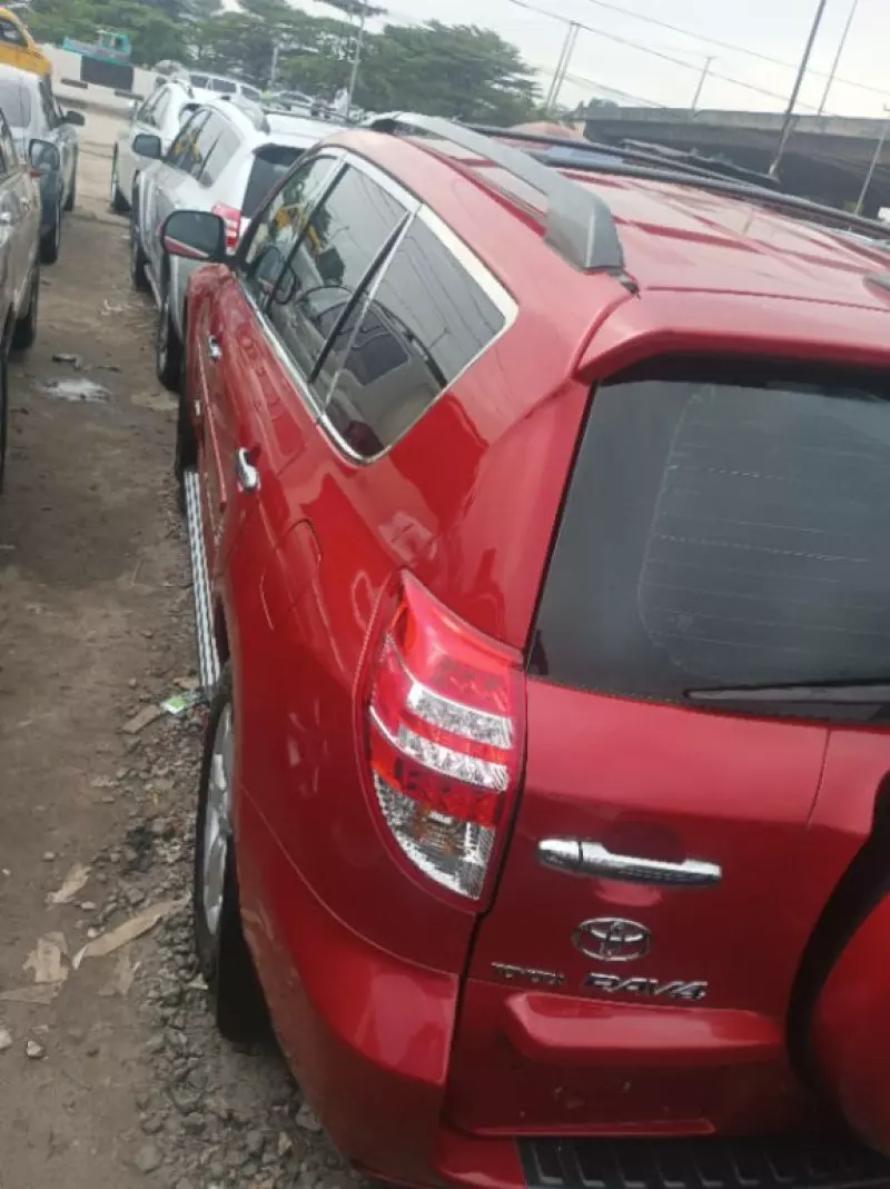 Toyota RAV4   - 2010