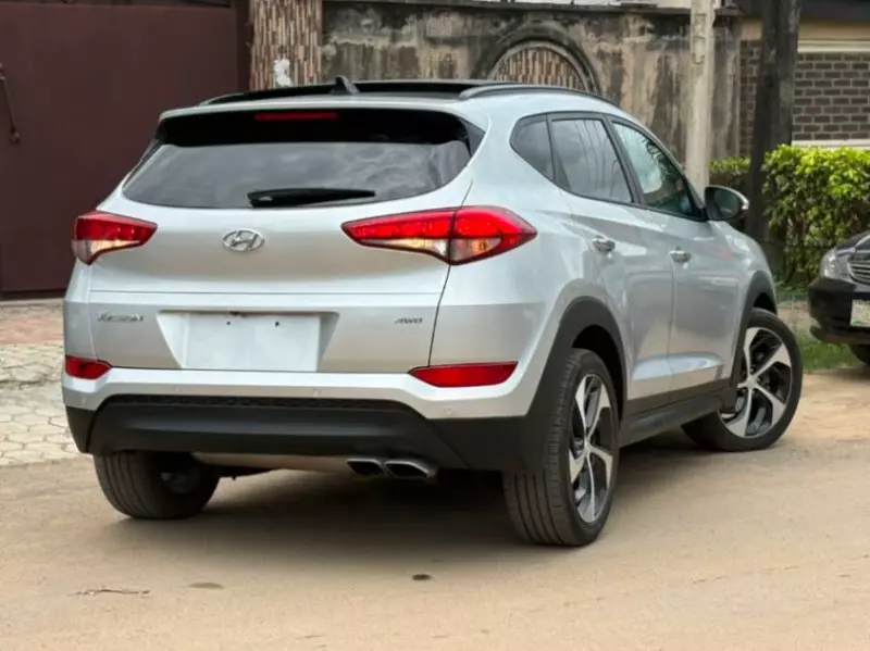 Hyundai Tucson   - 2016