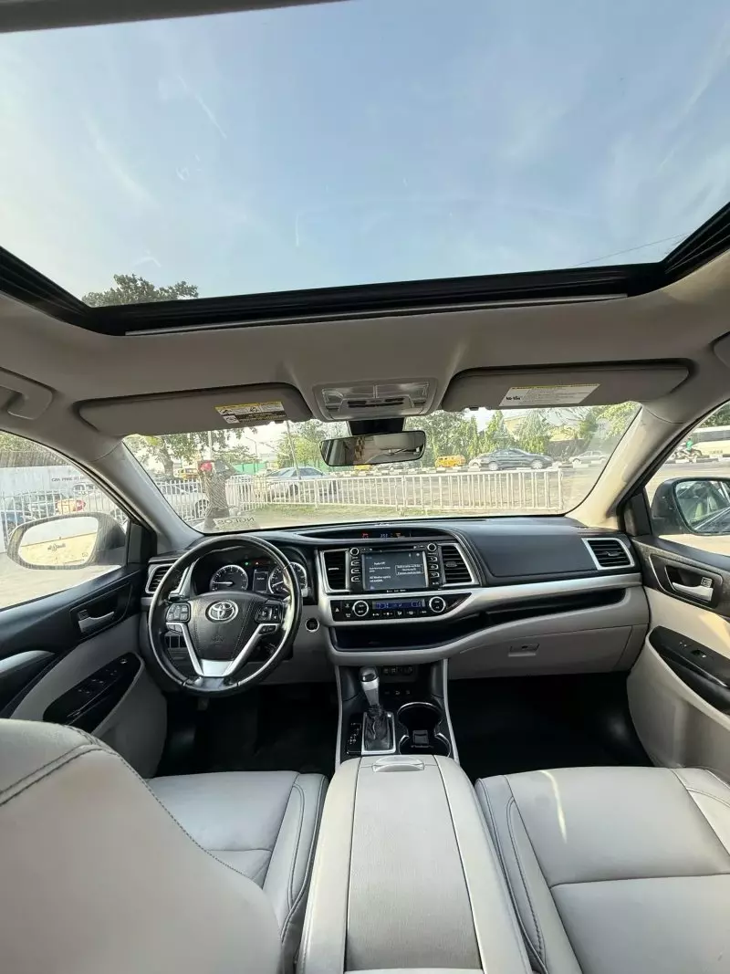 Toyota Highlander   - 2017
