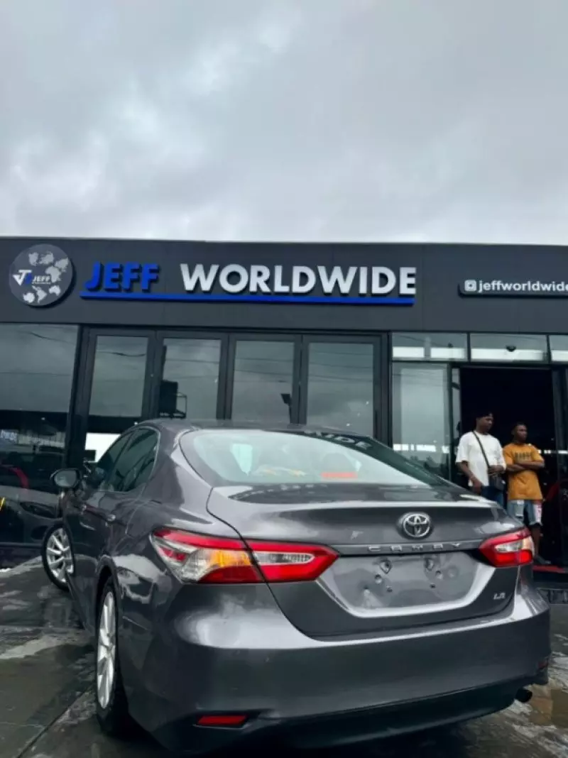Toyota Camry   - 2018