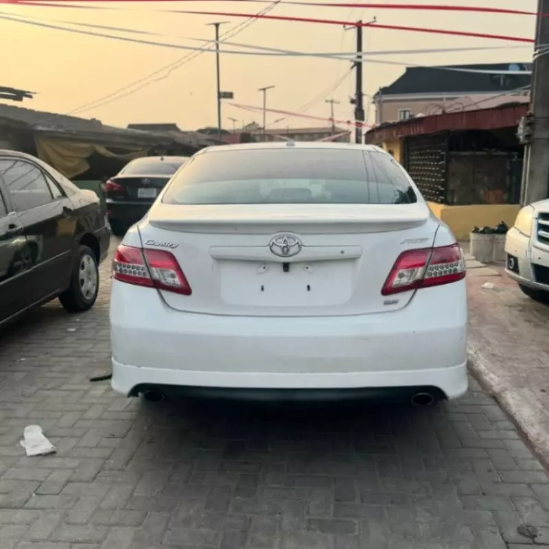 Toyota Camry - 2011