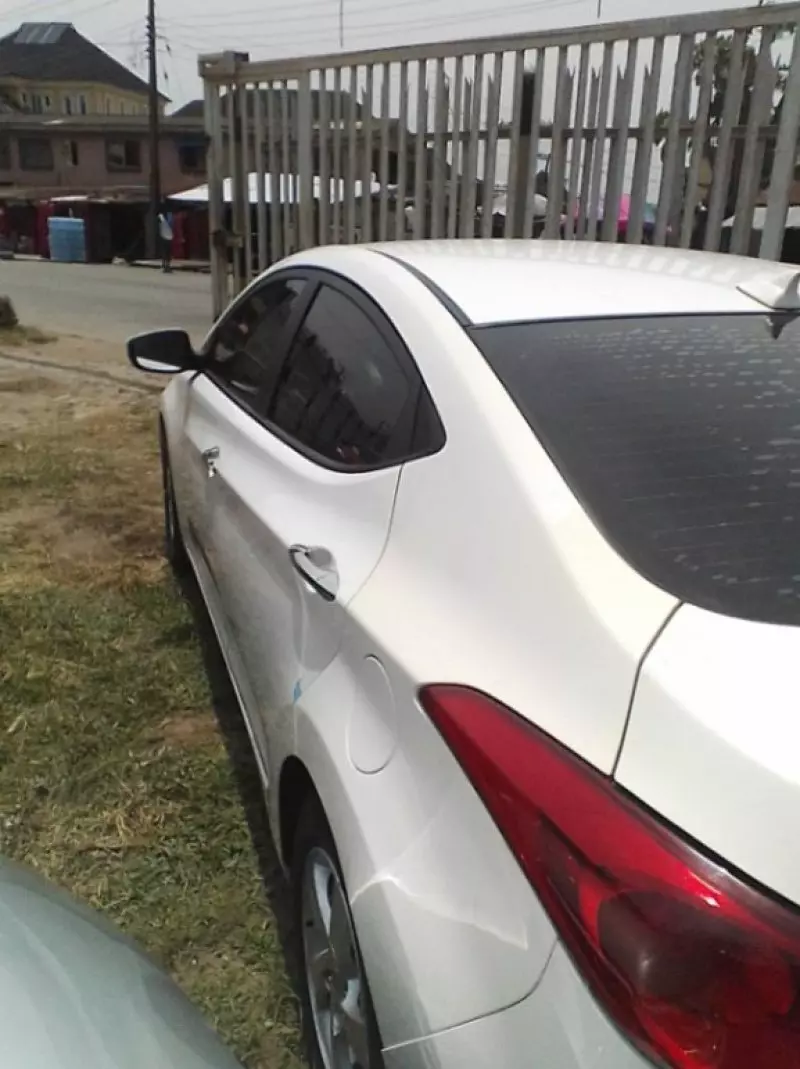 Hyundai Elantra   - 2012