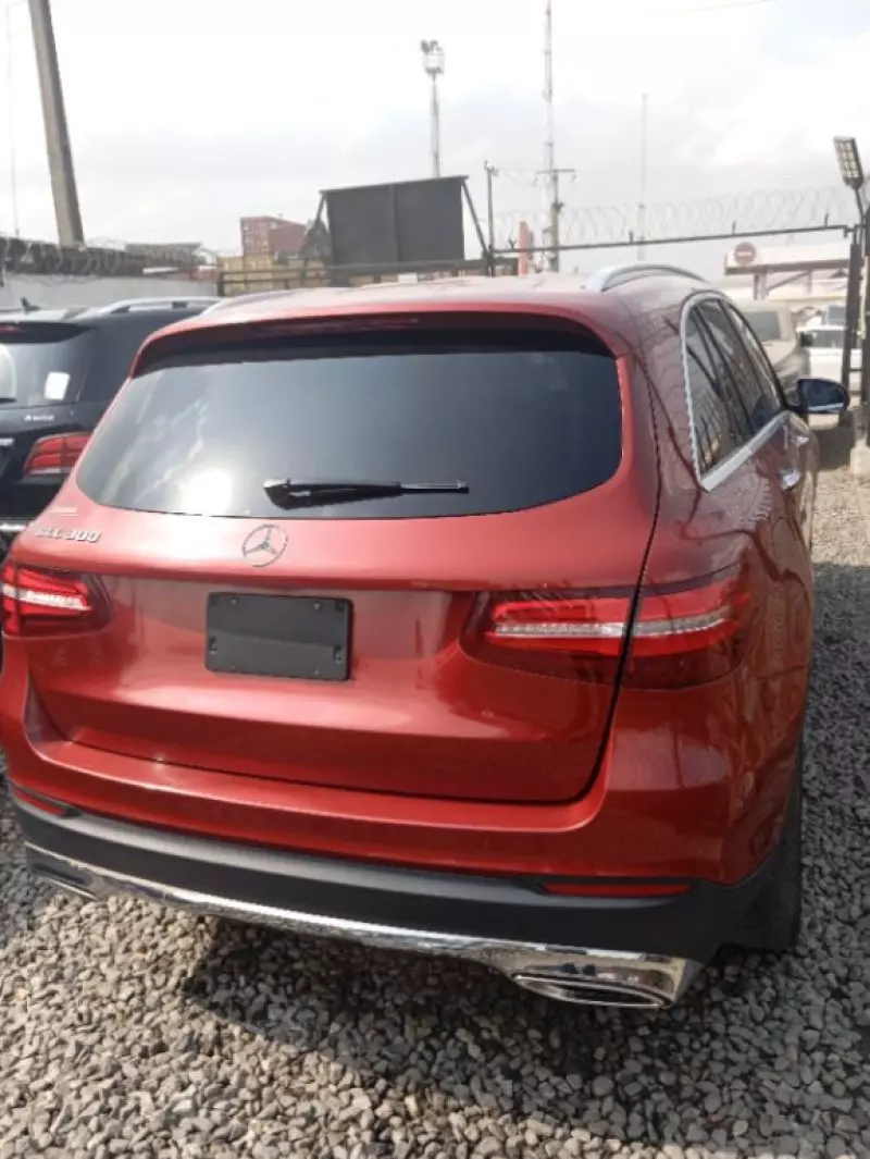 Mercedes-Benz GLC 300   - 2017