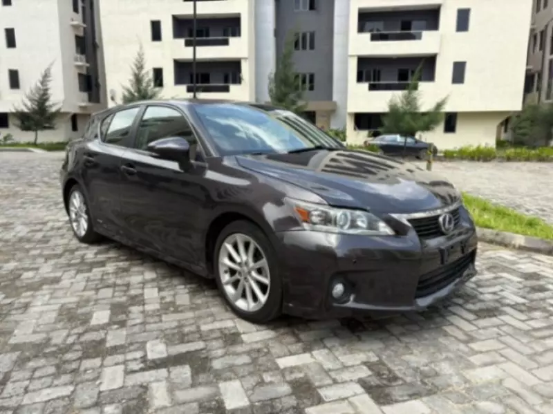 Lexus CT 200h   - 2012