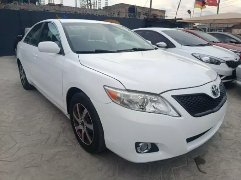 Toyota Camry   - 2010