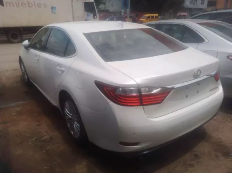 Lexus ES   - 2015
