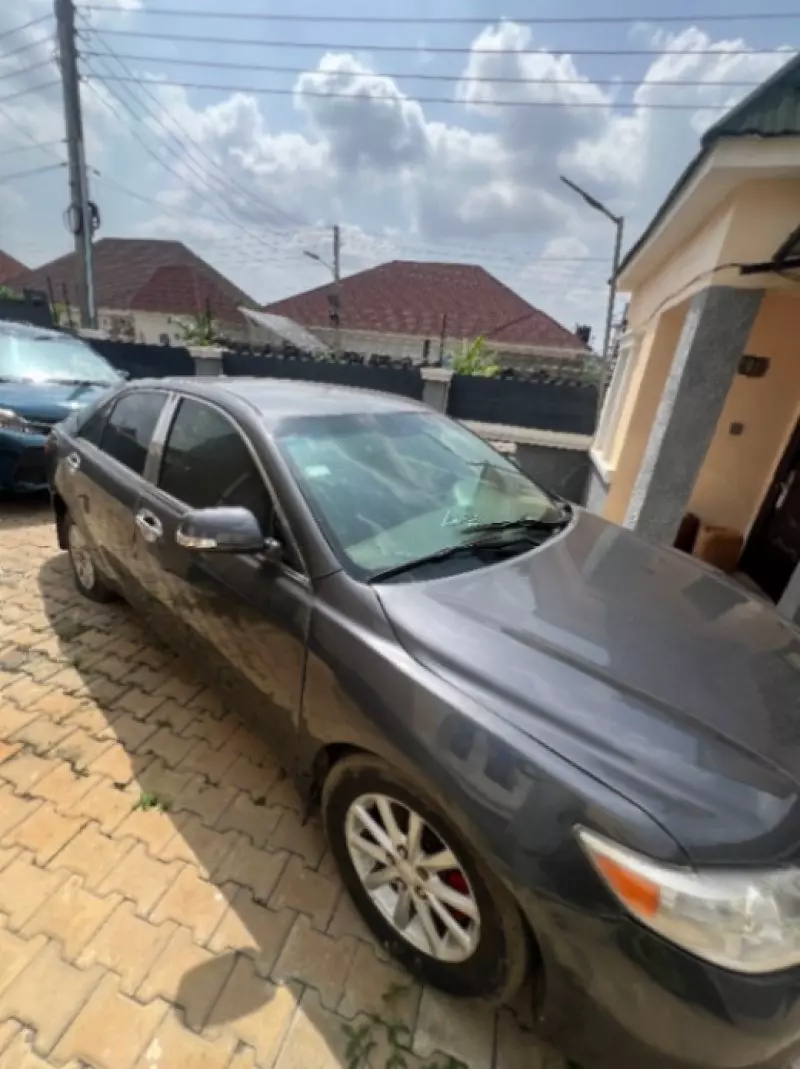 TOYOTA Camry - 2011