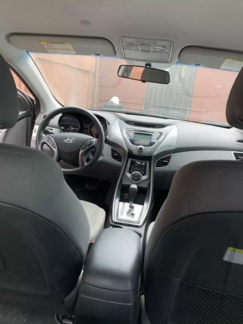 Hyundai Elantra   - 2013