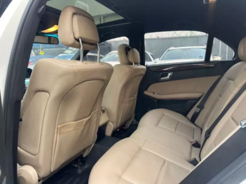 Mercedes-Benz E350   - 2010