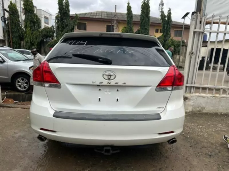 TOYOTA Venza   - 2011